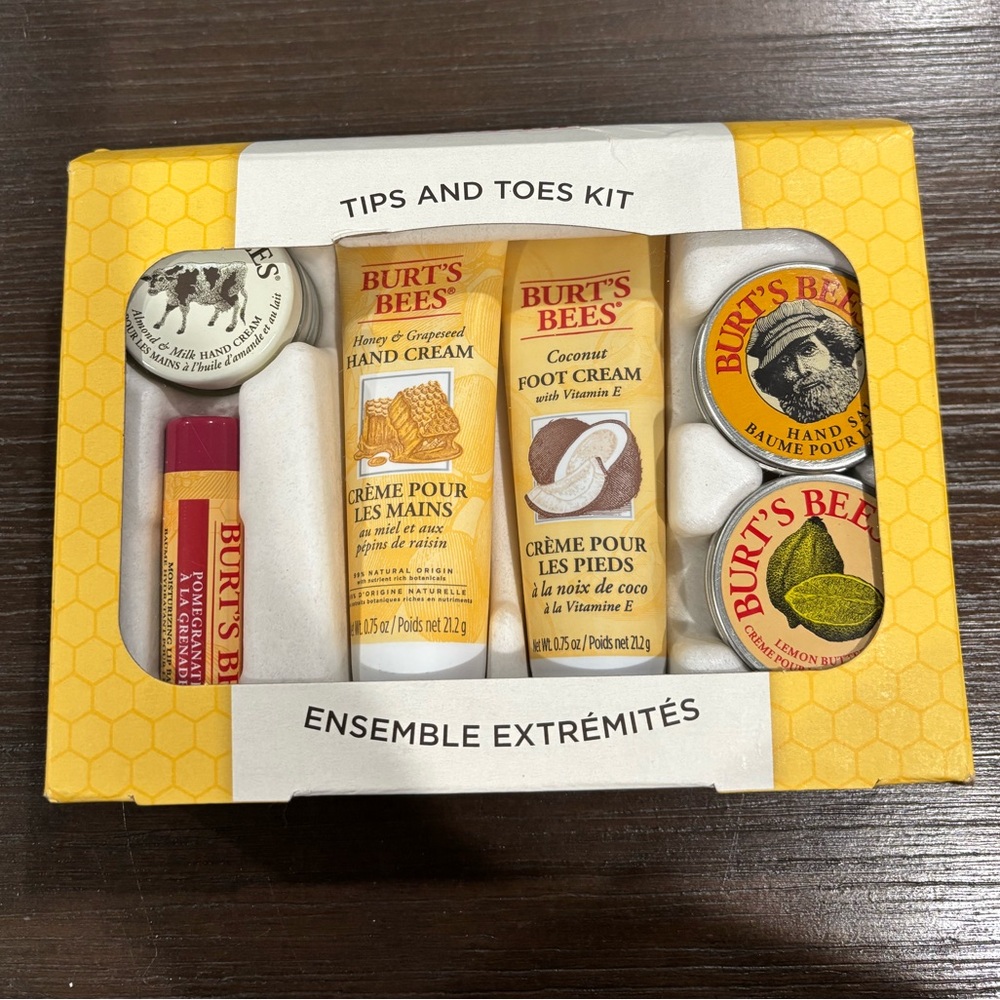 NWT Tips and Toes Burt’s Bees Kit
